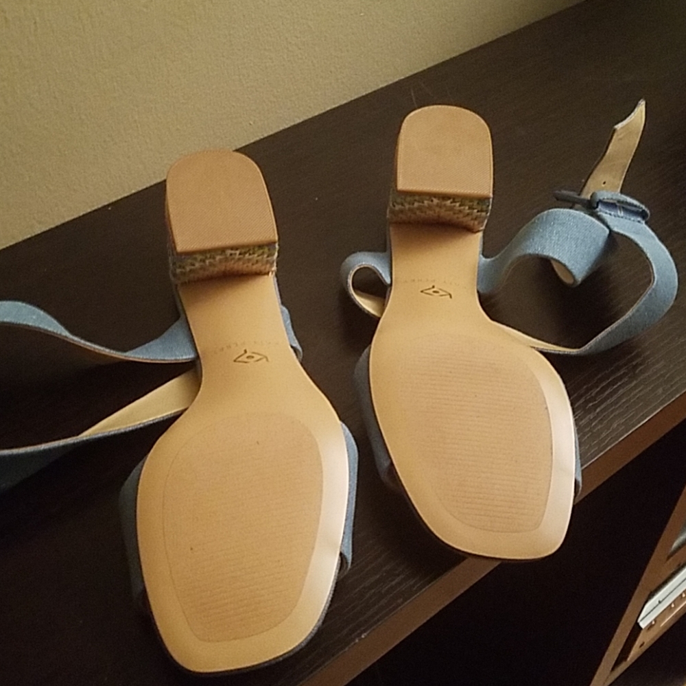 Sandals - Picture 4 of 4